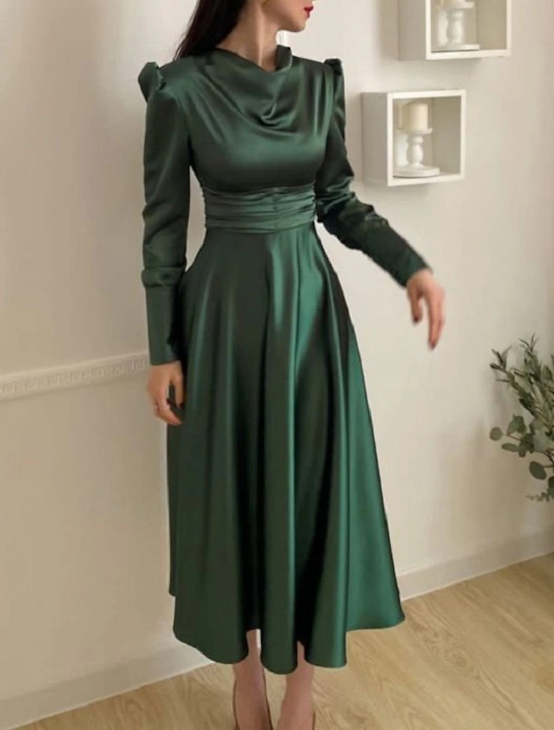 Abito da cocktail a trapezio, abiti natalizi rosso-verdi, elegante abito da cerimonia, abito da damigella d'onore autunnale, lunghezza tè, manica lunga, collo a cappuccio, abito rosso-verde in raso con arricciature